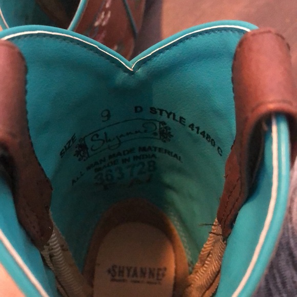 Shyanne Girls Floral Embroidery Boots - Snip Toe - Picture 7 of 8